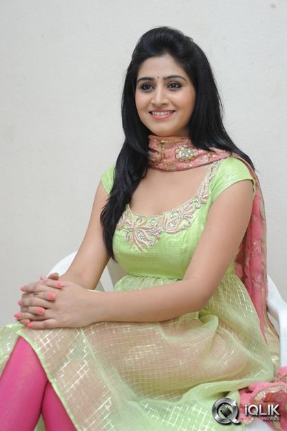Shamili-at-Close-Friends-Movie-Teaser-Launch